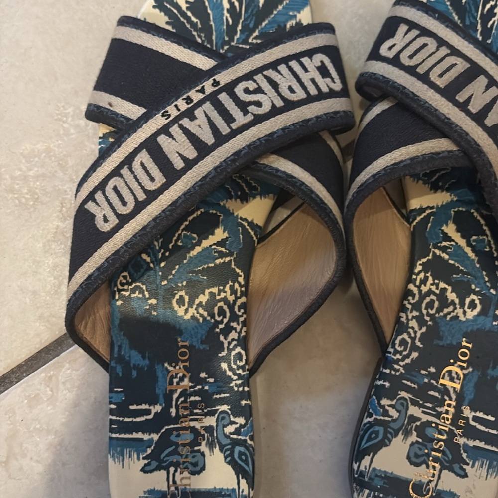 Christian Dior - Picture 2 of 4